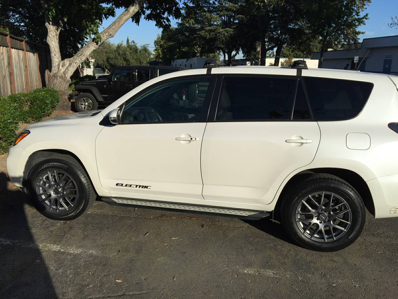 Illustration for article titled At $18,500, Could This 2014 Toyota RAV4 EV Rock You Down To Electric Avenue?